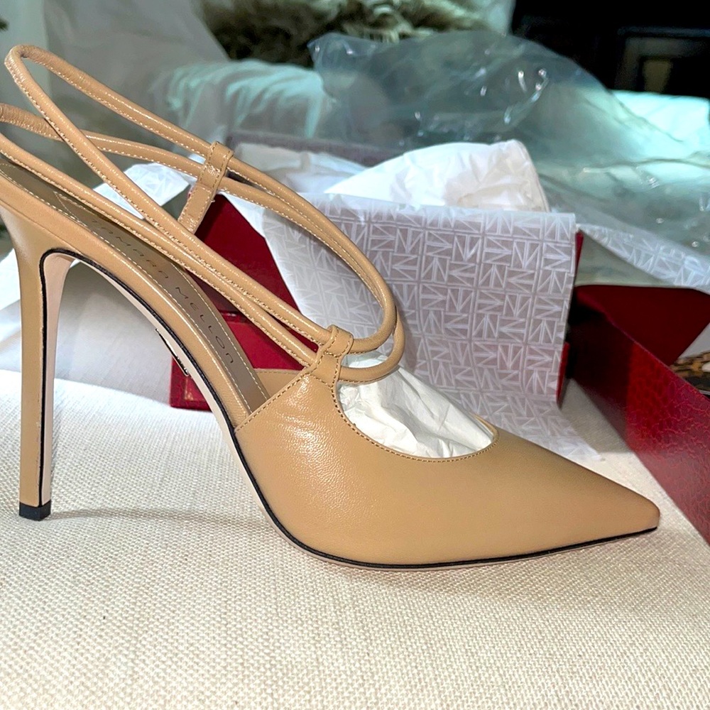 NWT Tamara Mellon pump Elicit 105 - kidskin in NUDE color, size 40.